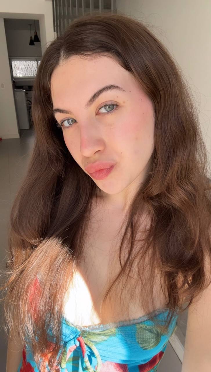 Nude girl Amber in Kinshasa